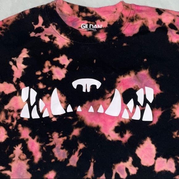 Tie Dyed Graphic Team Tee - Picture 4 of 4